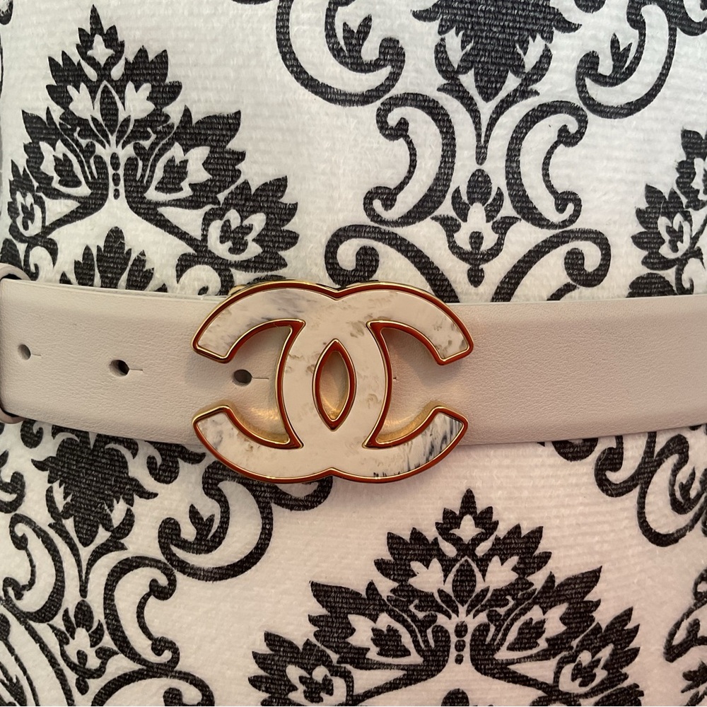 CHANEL belt